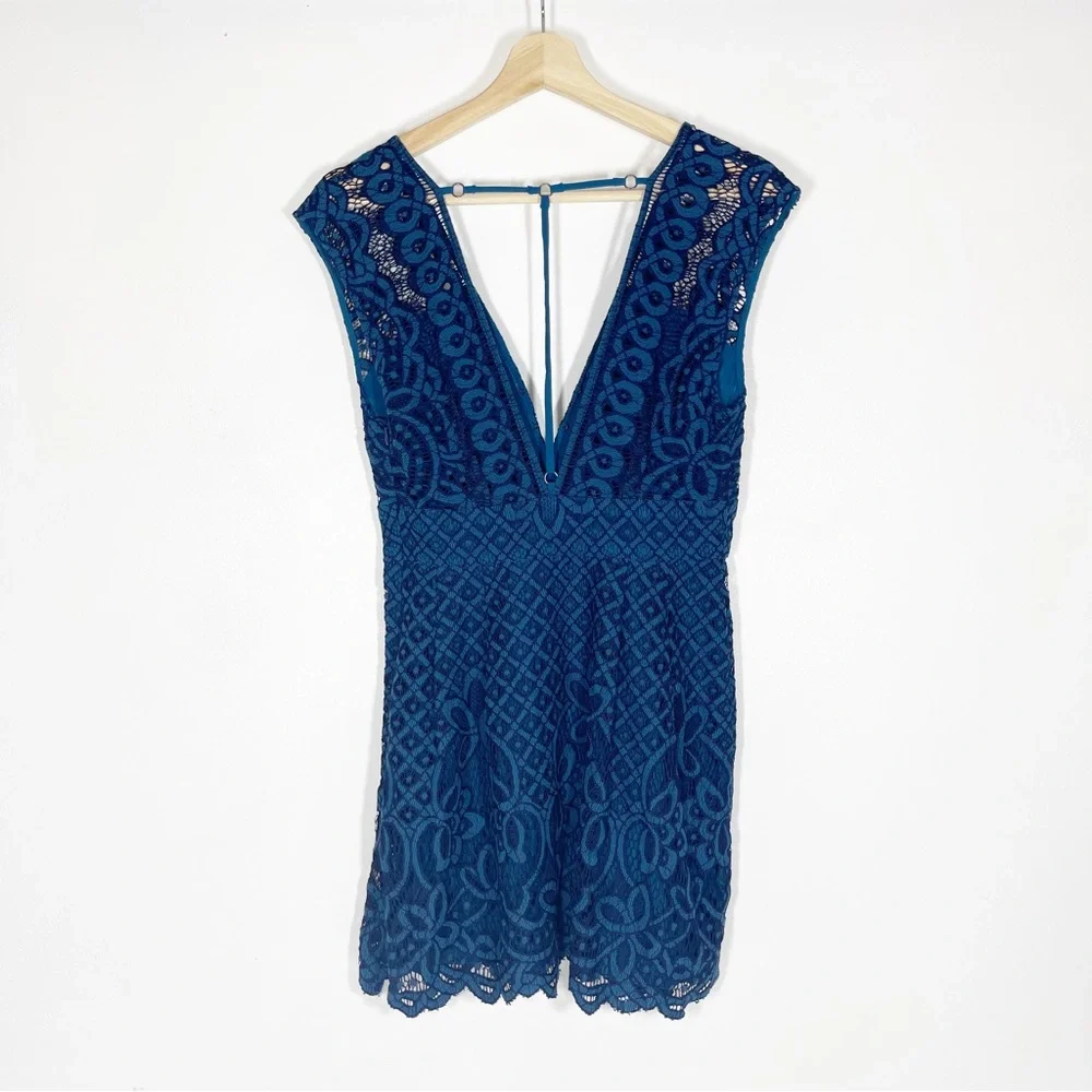 Free People One Million Lovers Lace Mini Dress V-Neckline Blue Sz 2 - Picture 5 of 16